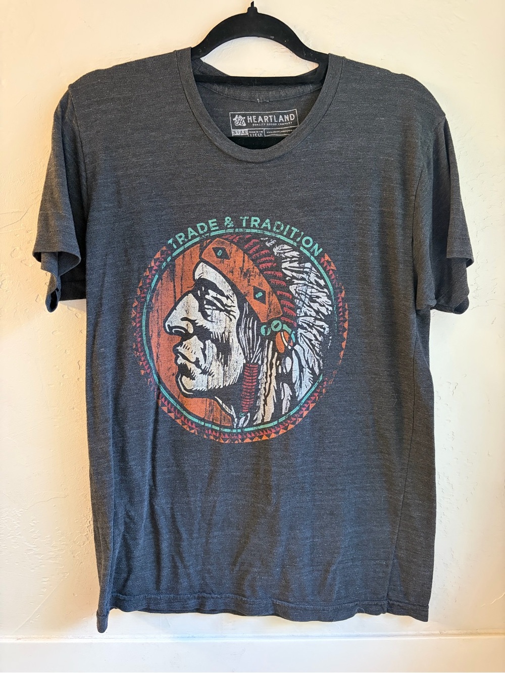 Heartland - Gray Native American Graphic Print Crew Neck T-Shirt - Size M
